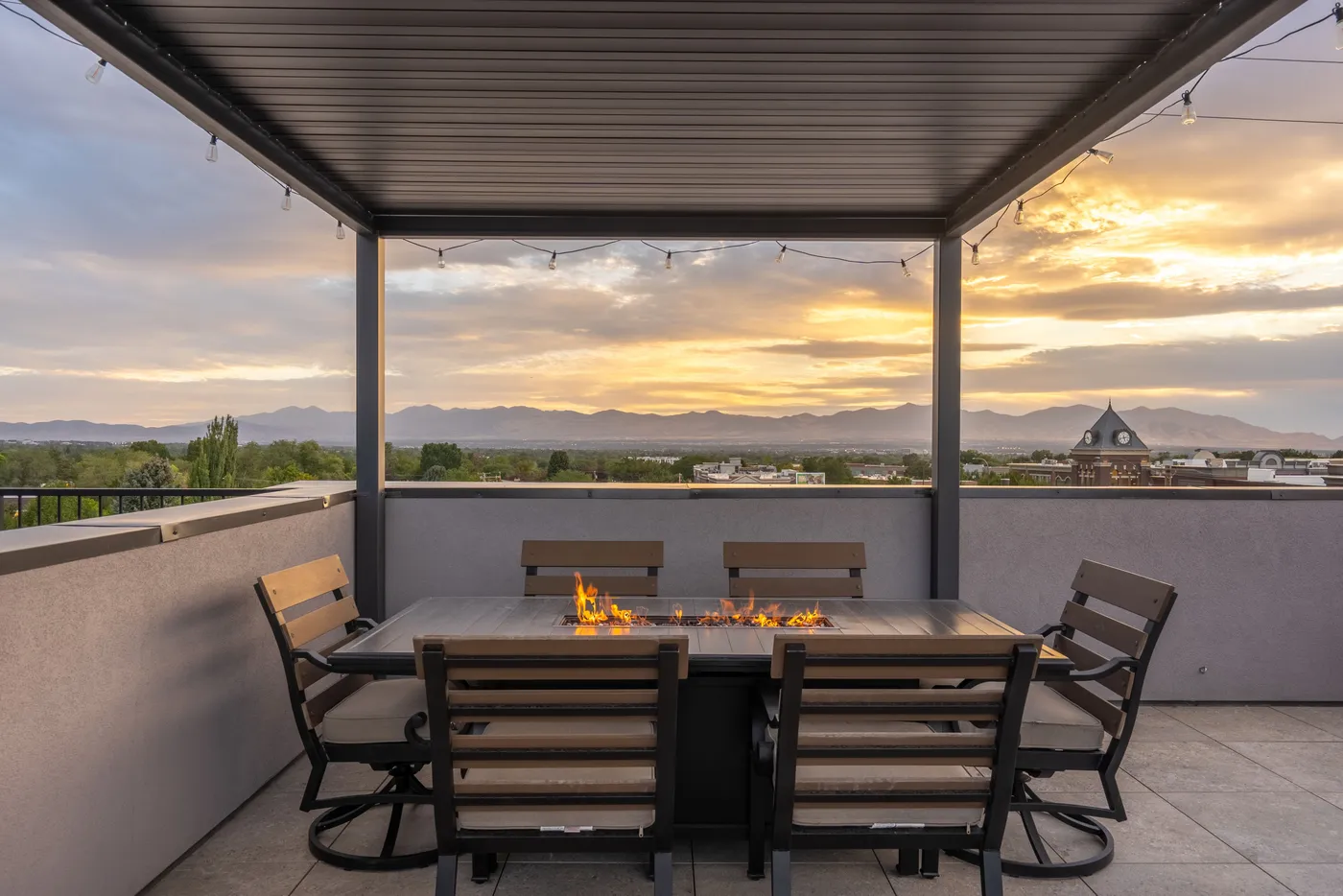 Rooftop pergola and dining area